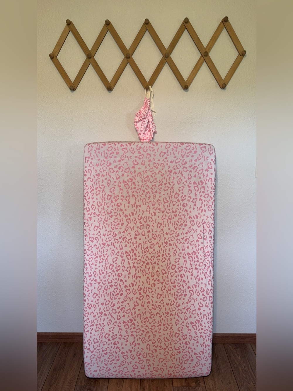 Kyte Baby Crib sheet- Sakura Leopard *shimmer